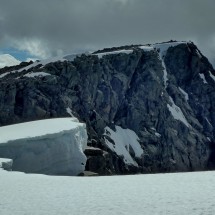 The northeastern ridge to 2178 meters high Austre Kalvehøgde adorned with large snow corniche